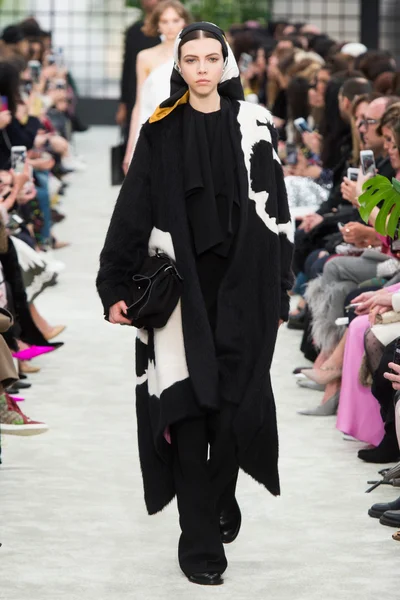 Look 3